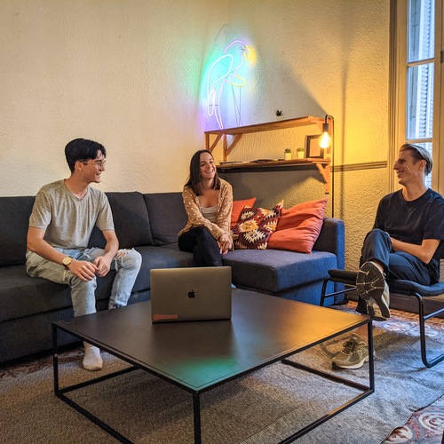 Salon canapé étudiants — Coliving étudiant centre-ville Toulon
