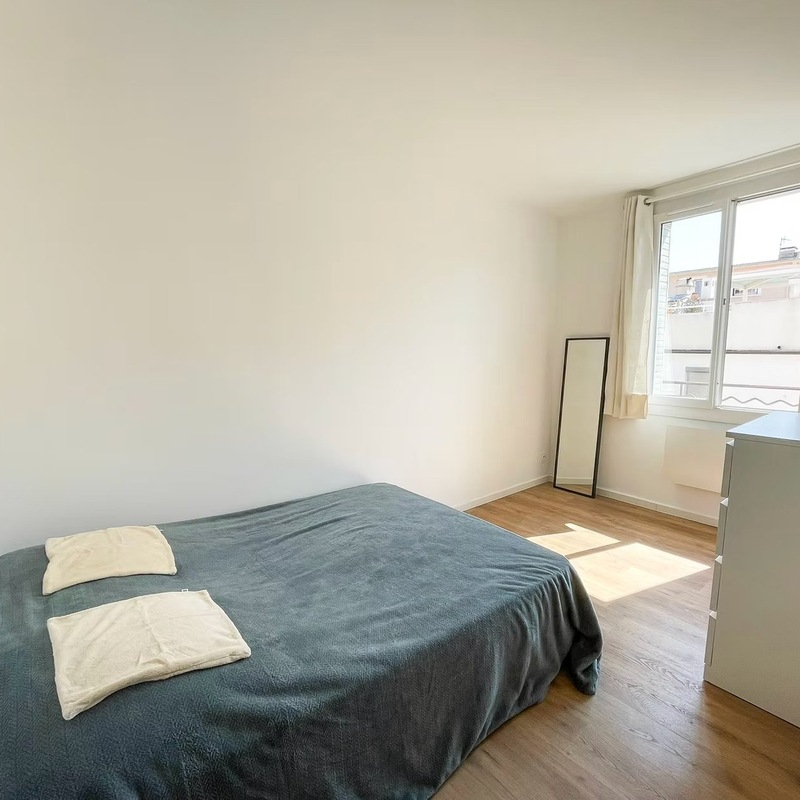 Salon lumineux appartement La Rade — Colocation étudiante Mourillon Toulon